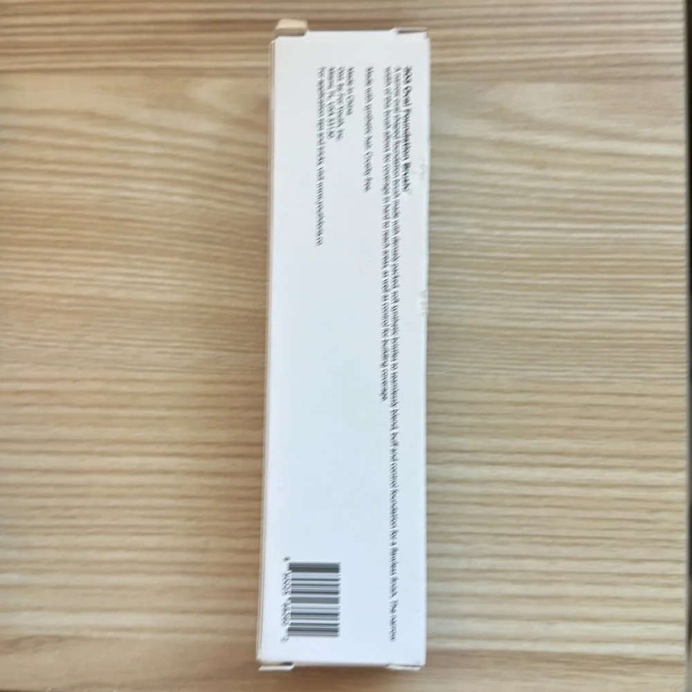 NIB Youth Foria Foundation Brush 303 Oval